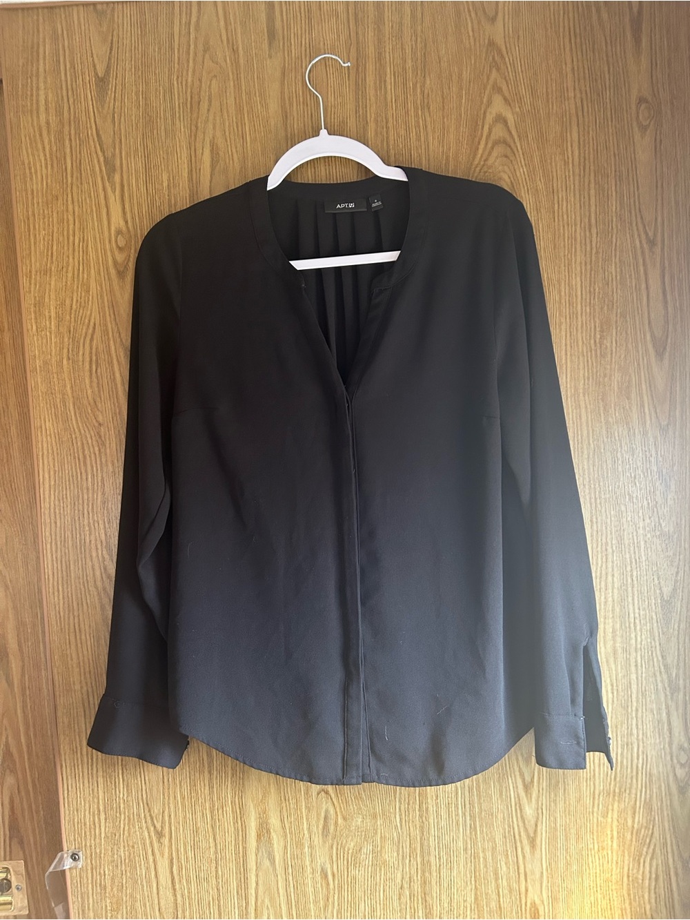Apt. 9 Black V-Neck Long Sleeve Silk-Feel Blouse